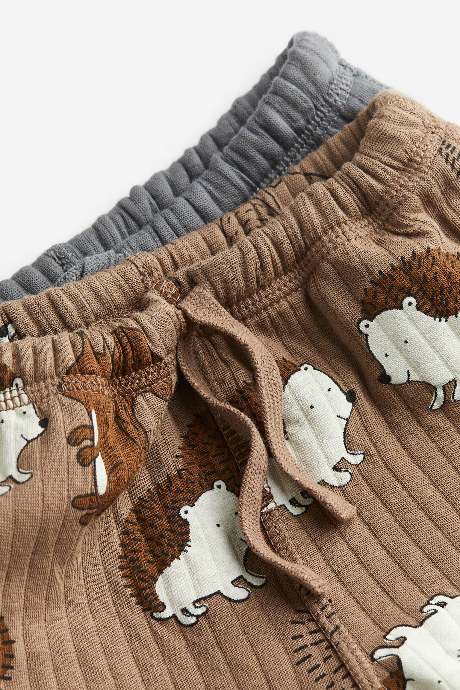 2-pack of layered jersey runners.